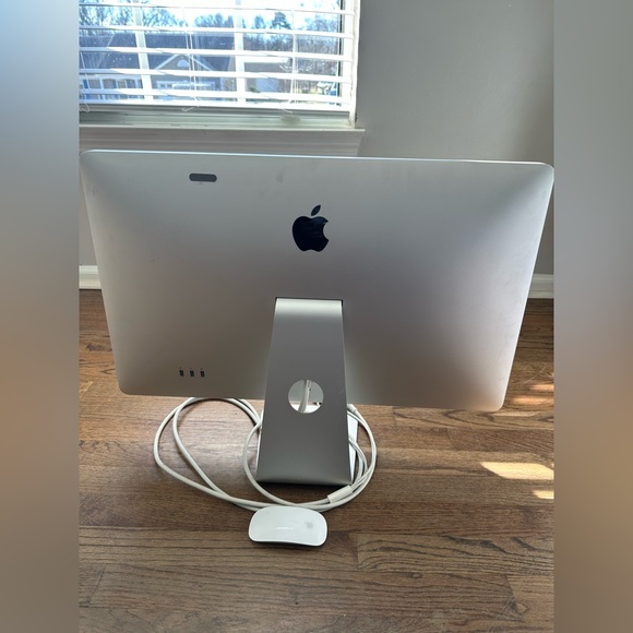 Apple iMac Desktop Computer - Picture 3 of 3